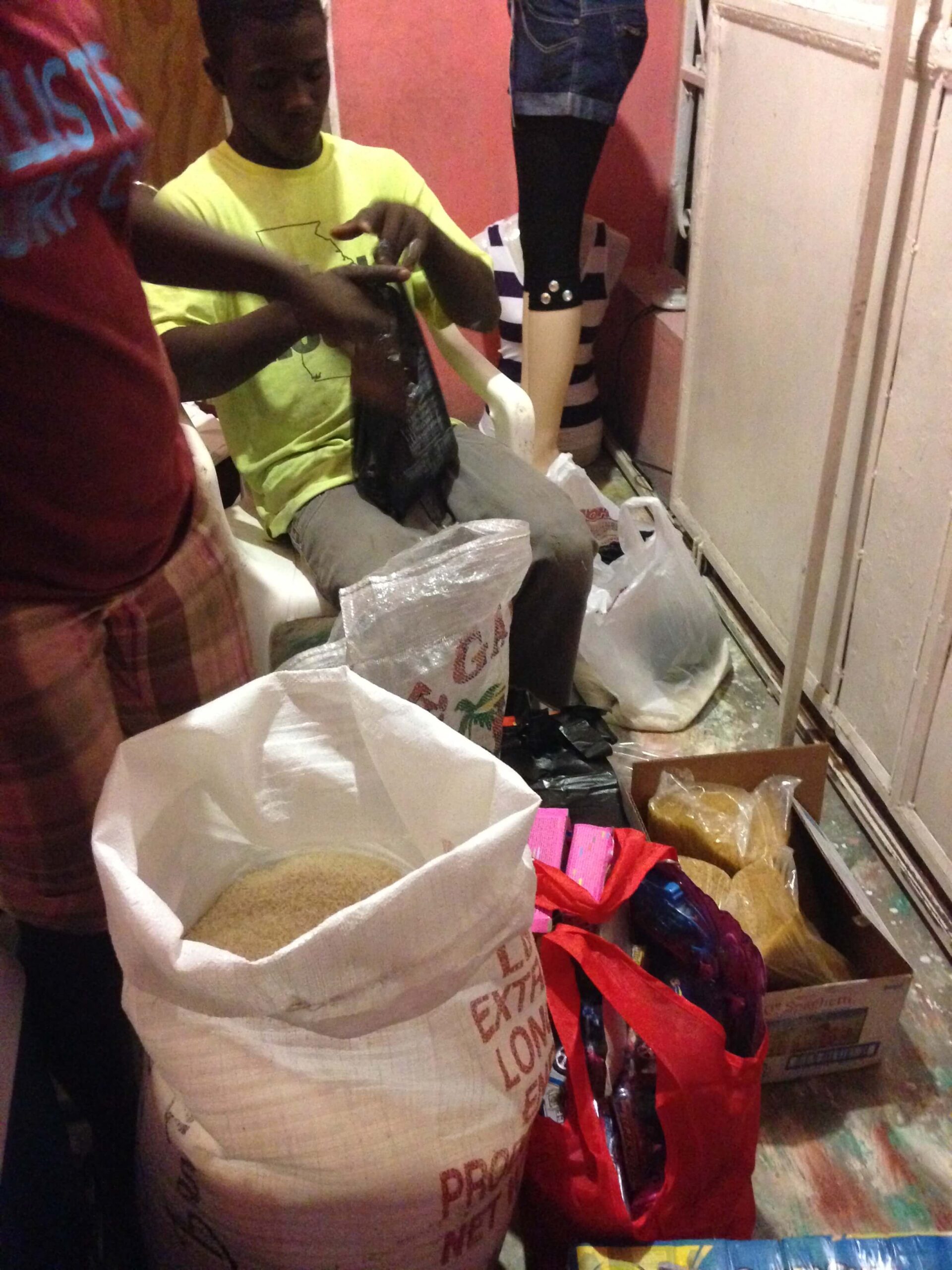 Food Distribution Haiti - Earthquake (3)